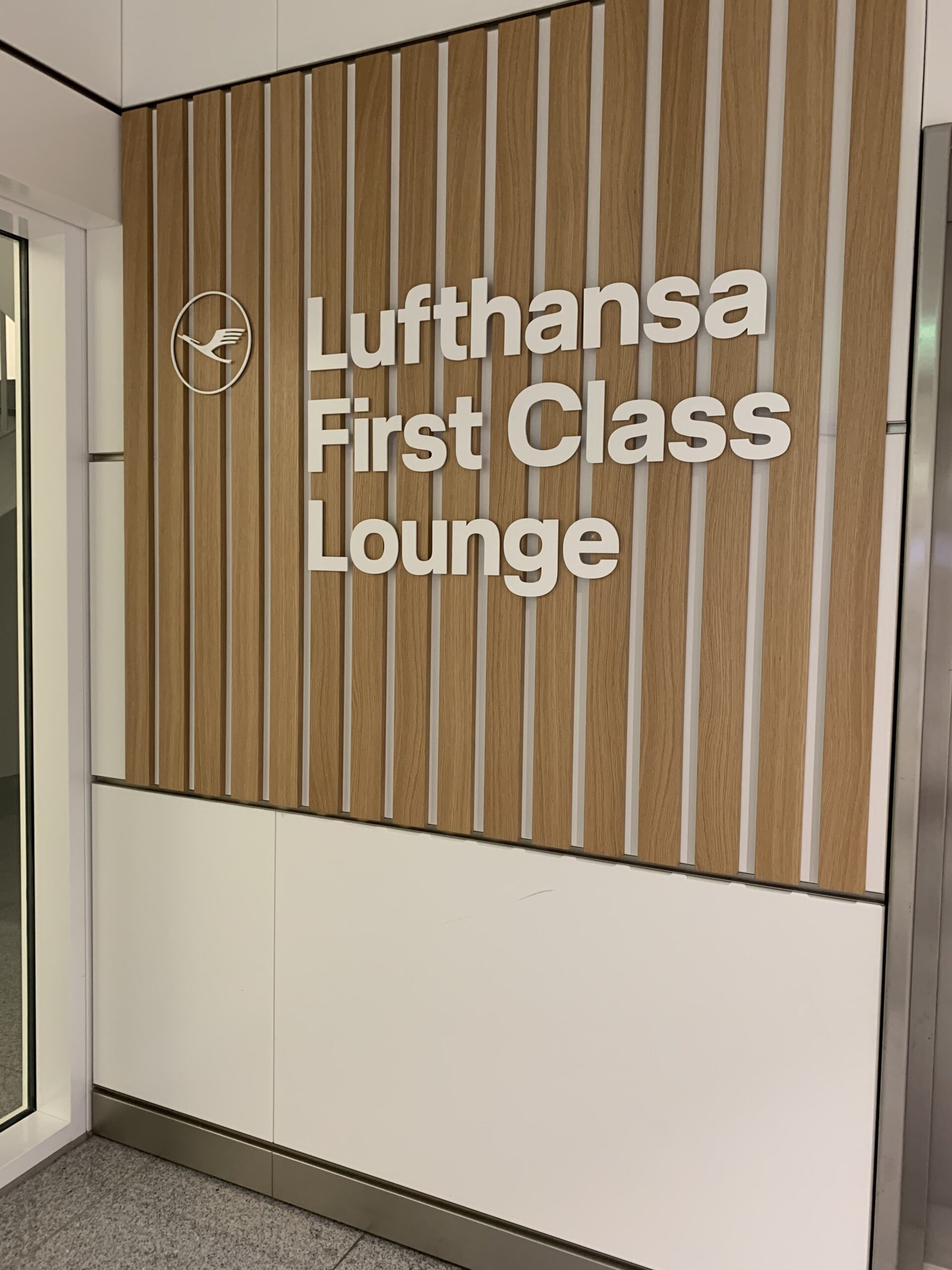 New Review – Lufthansa First Class Lounge München (MUC) Satellite
