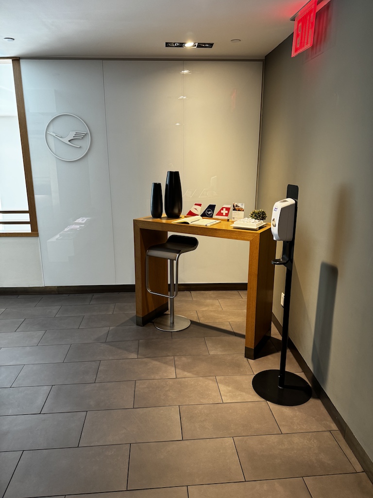 Lufthansa First Class Wining and Dining New York (JFK)