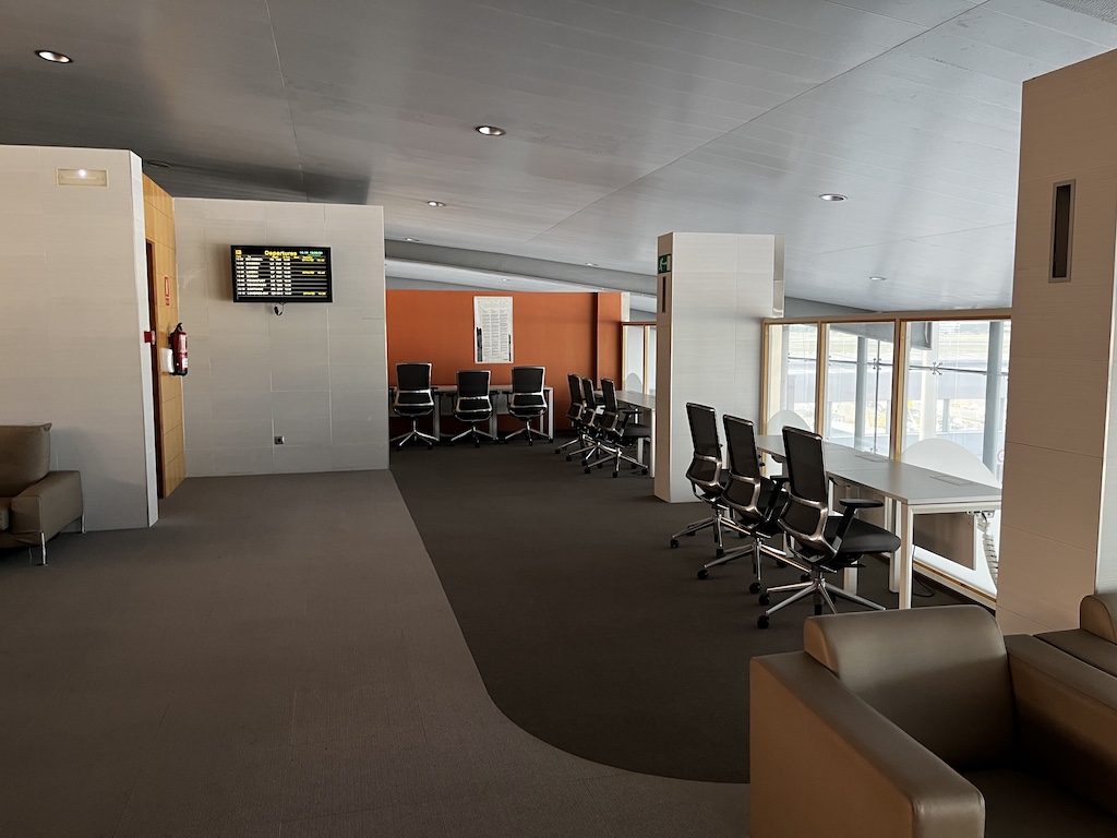 New Review – Lounge AENA Sala VIP Joan Olivert – Valencia (VLC)