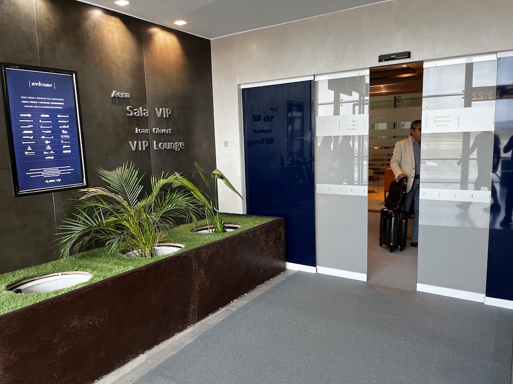 New Review – Lounge AENA Sala VIP Joan Olivert – Valencia (VLC)