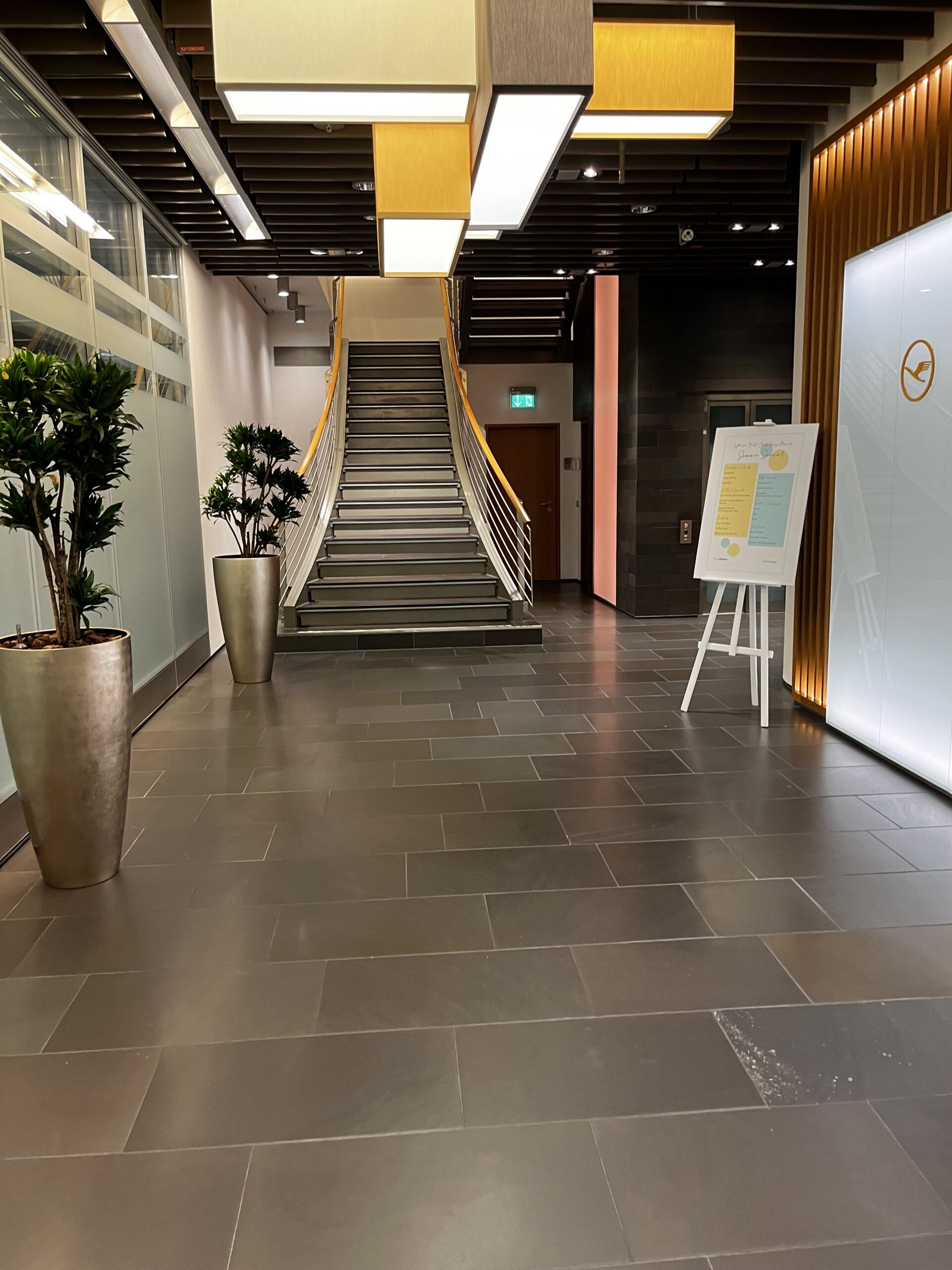 New Review – Lufthansa First Class Lounge München (MUC) Terminal 2 (in der Nähe von Gate G21/H21)