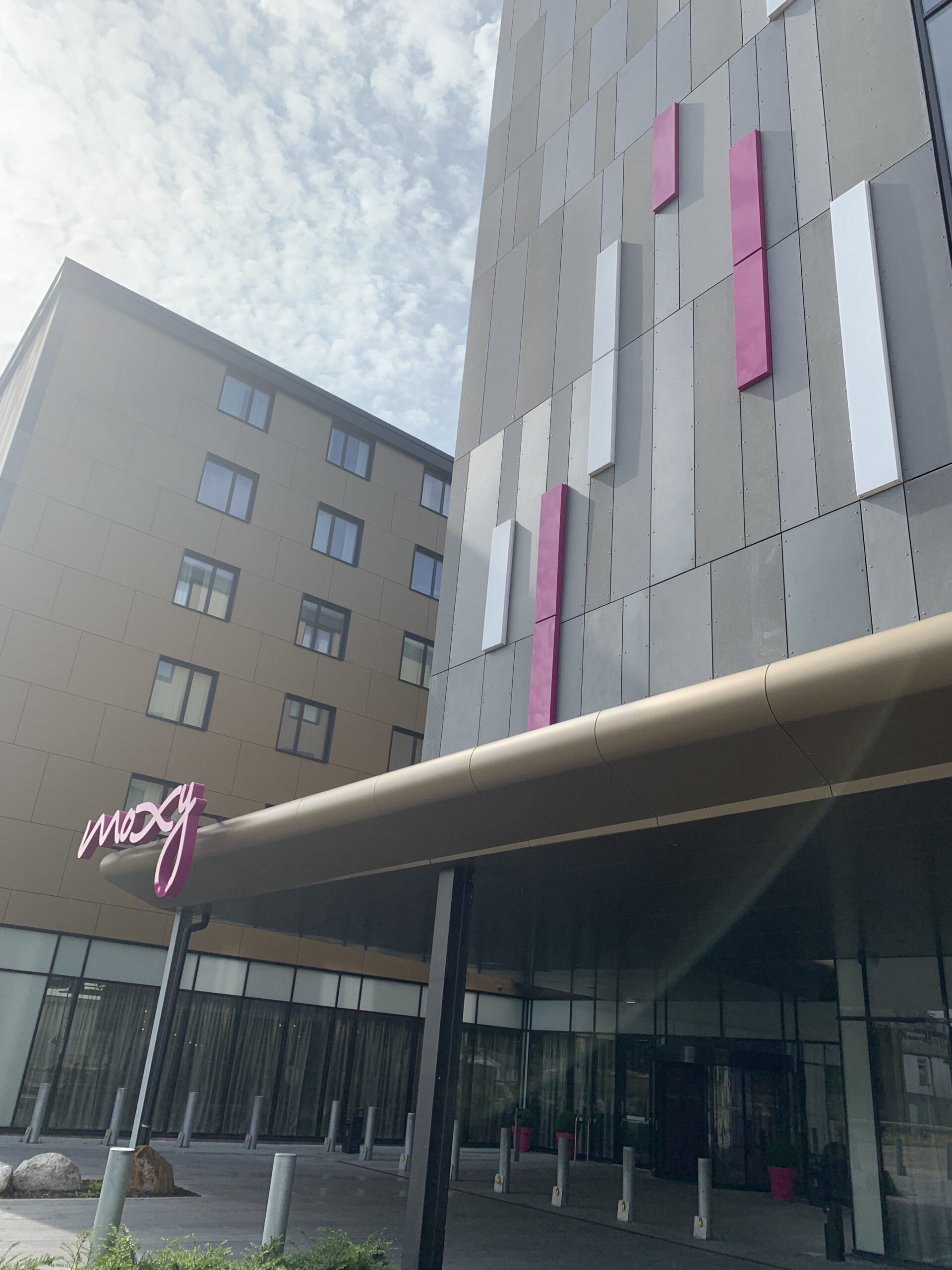 New Review Moxy London Heathrow Airport (LHR)