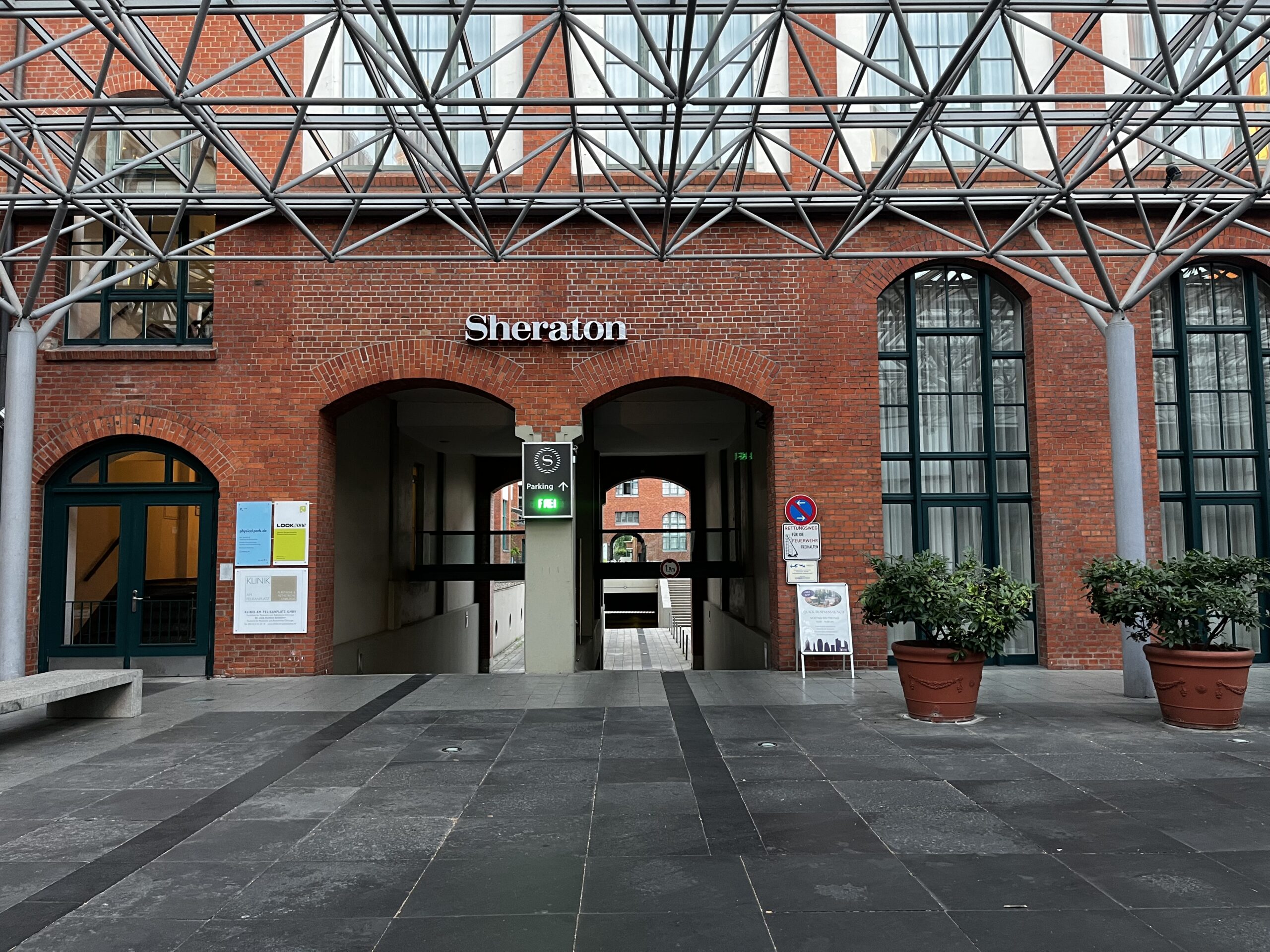 New Review – Sheraton Hannover Pelikan Hotel (Upgrade in eine Junior Suite) HAJ