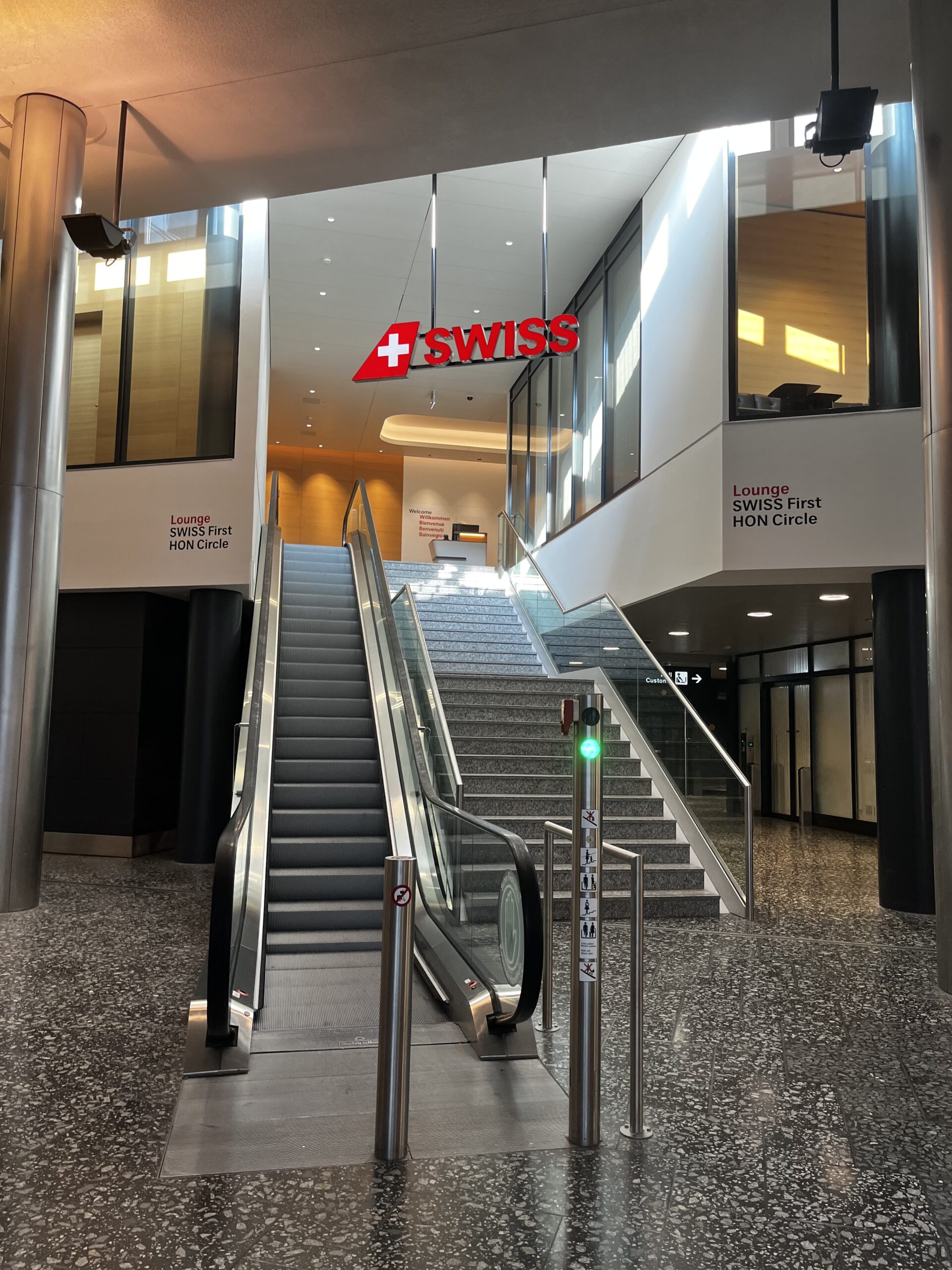 New Review Swiss First Class Lounge Zürich (ZRH), Terminal A